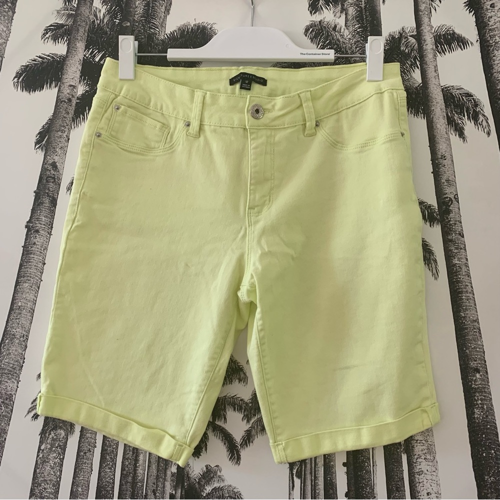 Signature Studio Bright yellow Bermuda Shorts, cuffed; 5 pocket jeans style